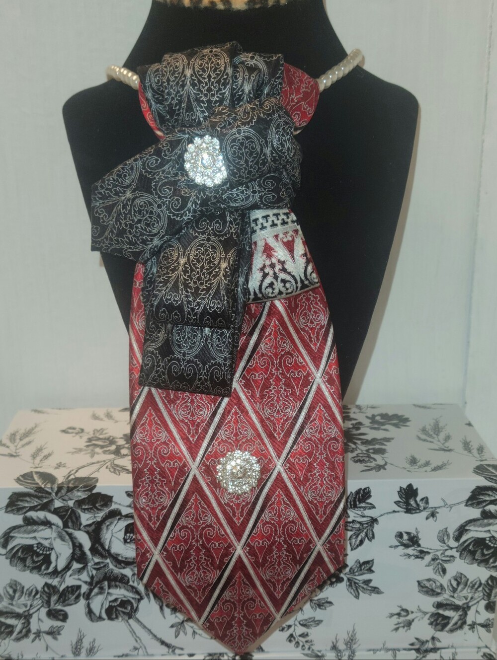 Elegant Red and Black Decorative Necktie